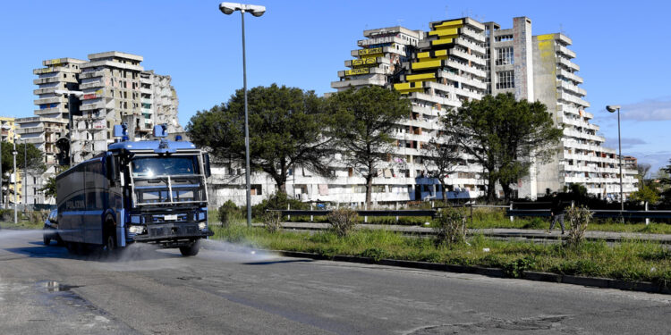 Definì cafoni gli affiliati e fu vittima di un agguato a Scampia