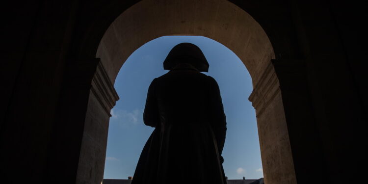 Il famoso bicorno nero con la sua coccarda blu