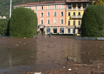 Esondazione del lago in piazza Cavour