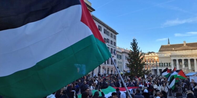 Srotolato uno striscione contro 'l'asse Washington-Tel Aviv'