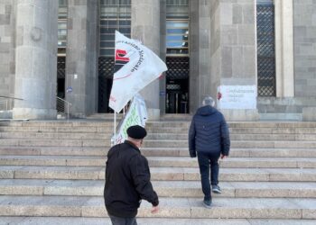 Processo per presunti abusi edilizi. "Basta pane avvelenato"