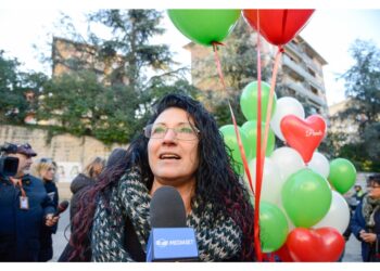 Accusata di avere raggirato anziani in una co housing abusiva