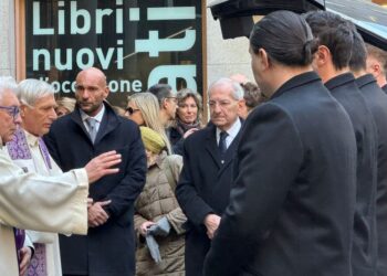 Era moglie di Violante. C'erano ministra Bernini e Pinelli