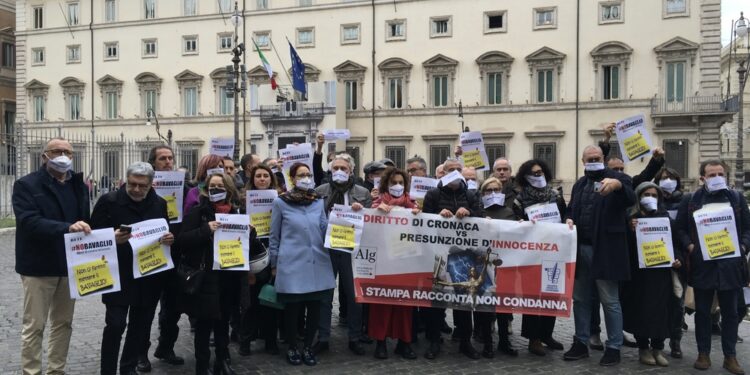 Flash mob davanti Parlamento e Chigi