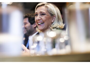 Socialisti: 'Grande disonore'. M. Le Pen: 'vittoria ideologica'