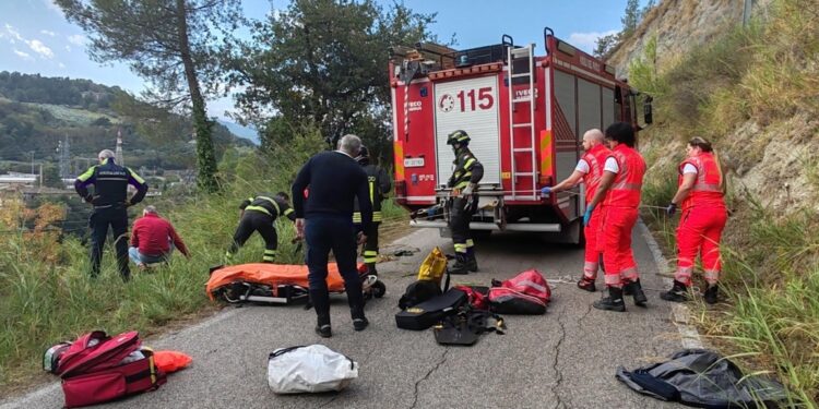 Grave il giovane che era in macchina con lui