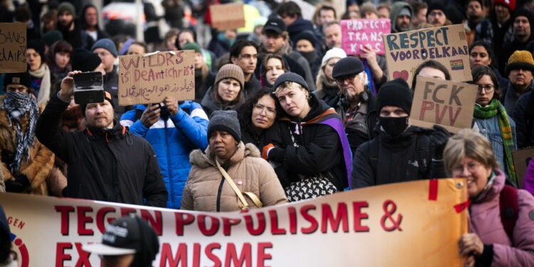 Slogan contro politiche di ultradestra