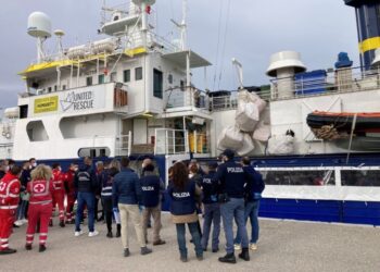 Bloccato dalla Polizia dopo l'arrivo a bordo della Humanity 1