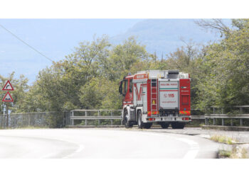 Cadavere trovato stamani da alcuni passanti. Intervenuta polizia