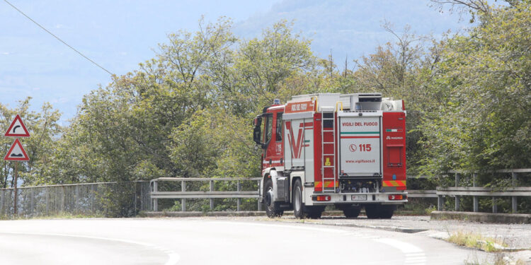 Cadavere trovato stamani da alcuni passanti. Intervenuta polizia