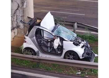 Viaggiavano su una Smart a Palermo