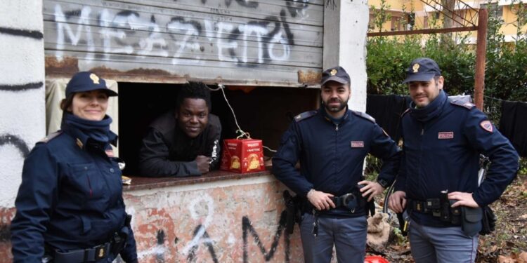 A Pisa visita dei poliziotti a un giovane