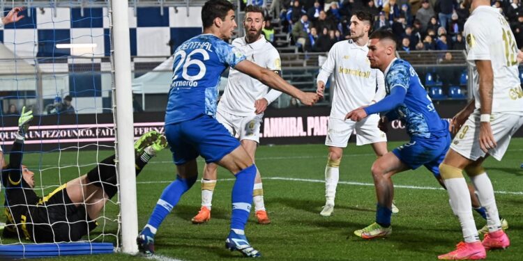 La rete decisiva del match segnata da Alessandro Gabrielloini (foto Roberto Colombo)