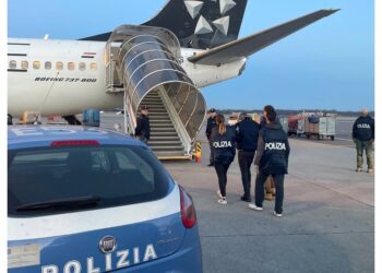 Agli agenti della Polizia aveva urlato: "Miscredenti