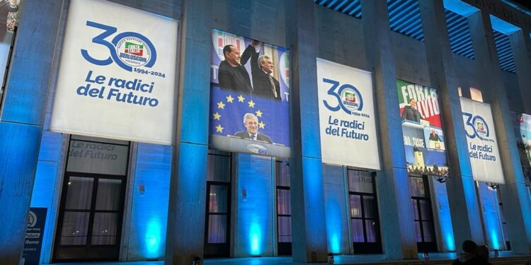 In prima fila Antonio Tajani e Gianni Letta