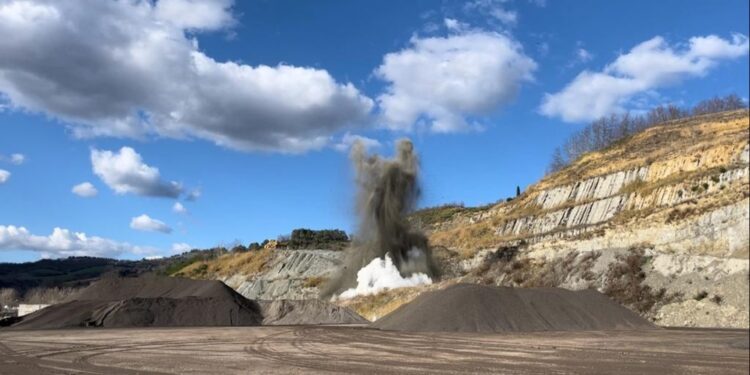 Per neutralizzare l'ordigno bellico evacuate 300 persone