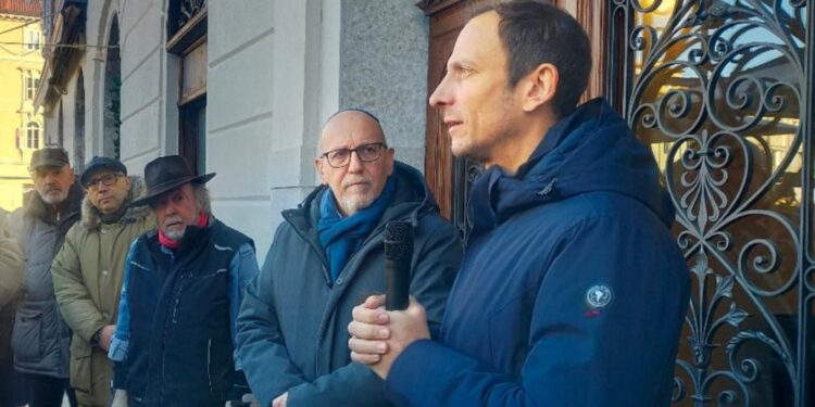 Il presidente del Fvg alla posa di pietre d'inciampo a Trieste