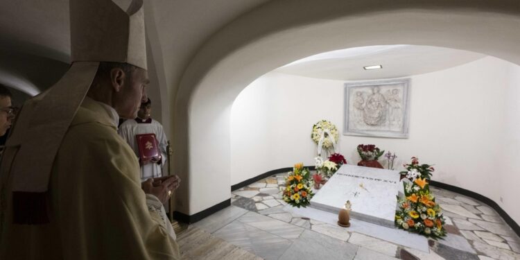 L'ex segretario di Ratzinger a Roma a un anno dalla sua morte