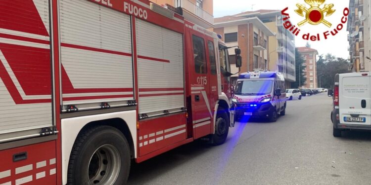 Fiamme in uno stabile nel rione San Giacomo