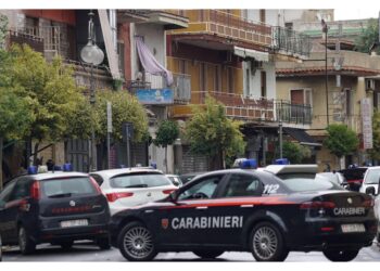 I figli gli impedivano di entrare in casa. 20 anni di violenze