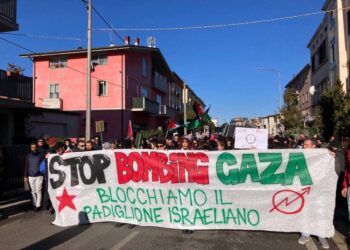 Manifestanti hanno deviato dal percorso