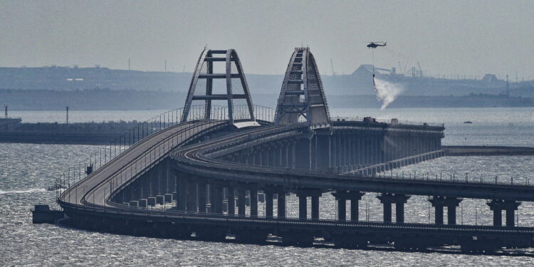 Budanov invita i cittadini a non usare il ponte di Kerch