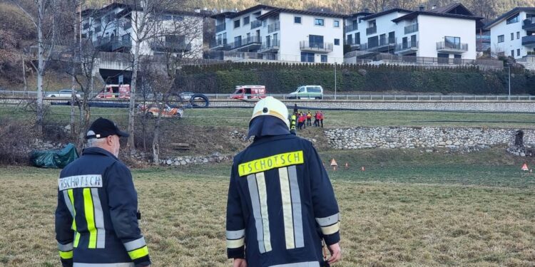 E' stato rianimato sul posto e portato in ospedale