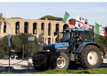 Corteo di cinque trattori da via Nomentana a Bocca della Verità