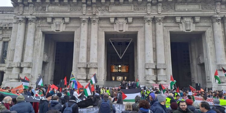 Il presidente Api al presidio pro Palestina di Milano