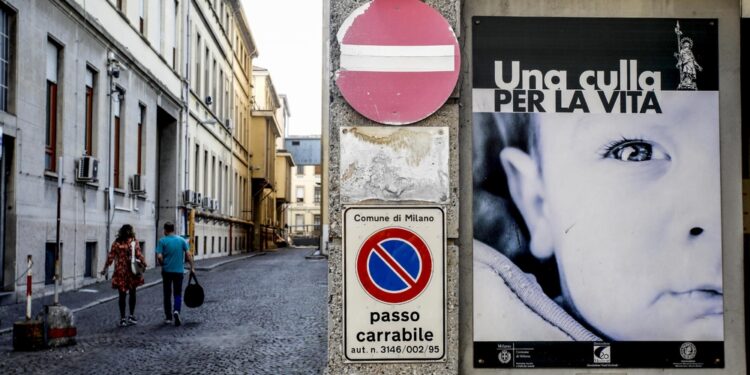 In un caseggiato popolare in via degli Apuli