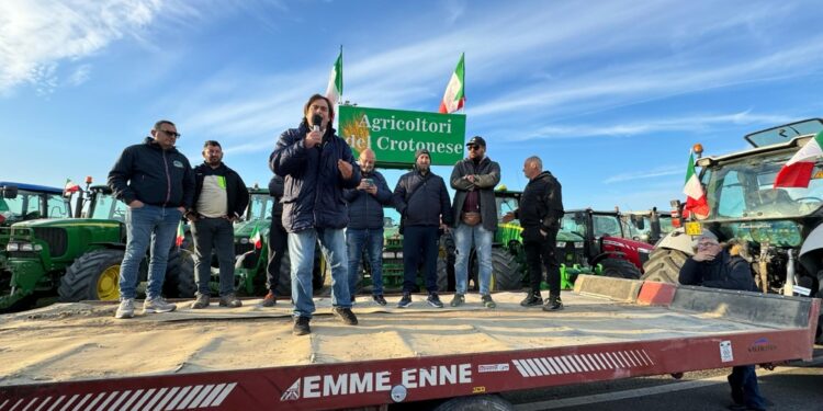 Il leader del movimento degli agricoltori al presidio di Crotone