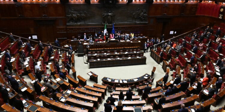 Confermata la fiducia al governo;93 sì