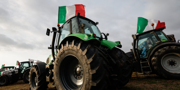 Depositato un emendamento al dl Milleproroghe sui mezzi agricoli