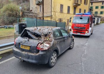 Strada provinciale chiusa a Cadegliano