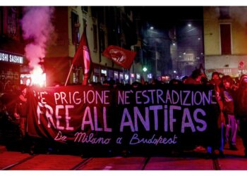 'Al fianco di chi è accusato di aggredire i nazisti'