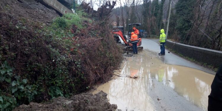 A Dovagna. Strada provinciale temporaneamente chiusa al traffico