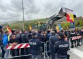 Manifestazione di agricoltori e allevatori da un mese in strada