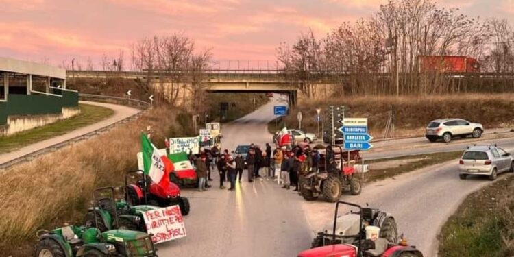 Il corteo ha raggiunto la prefettura di Barletta