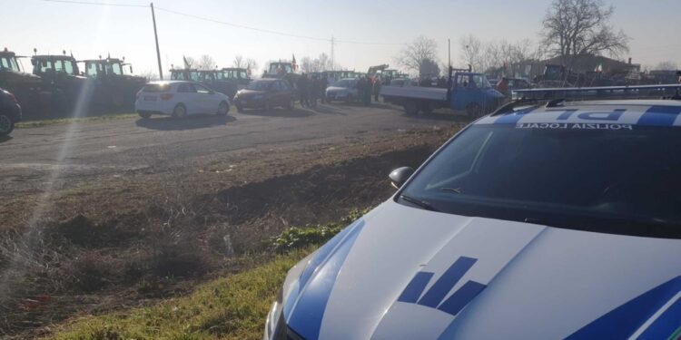 Cinquantina manifestanti vicino casello Castel San Pietro Terme