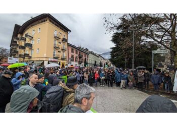 Persone arrivate da tutta Italia per il corteo di Stop Casteller