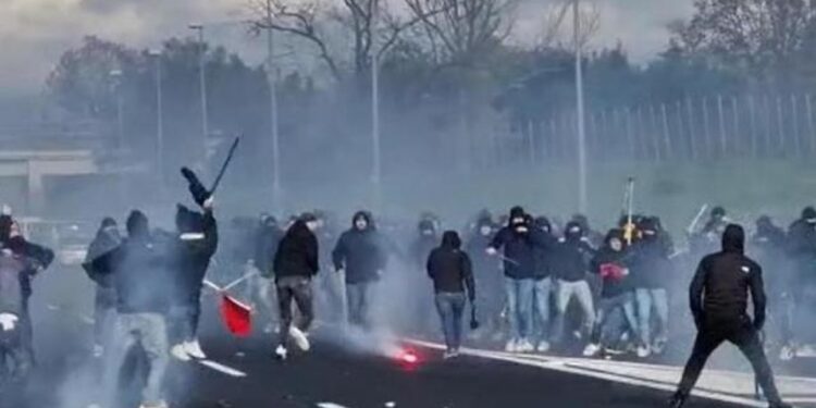 Battaglia in strada tra gli ultras di Isernia e Venafro