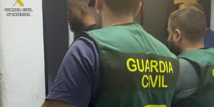 Tra arresti. Rabbia dei sindacati della Guardia Civile