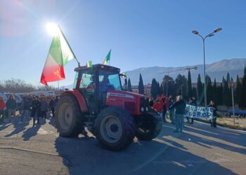 Agricoltori e allevatori sfilano per le vie del centro