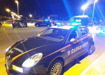 Ferito anche un altro fratello che ha avvisato i carabinieri