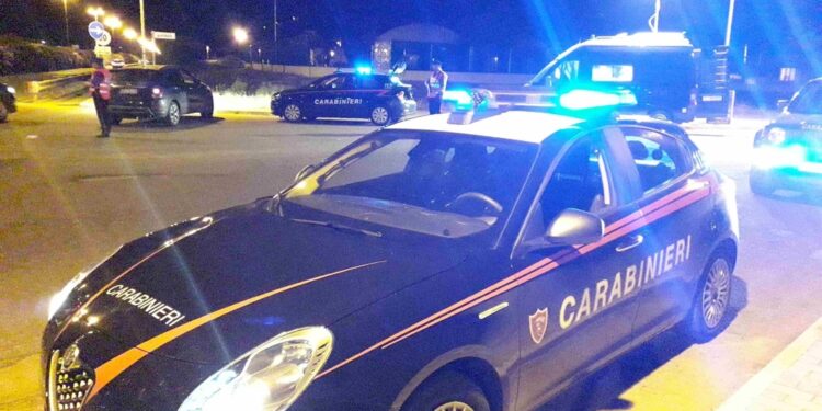 Ferito anche un altro fratello che ha avvisato i carabinieri