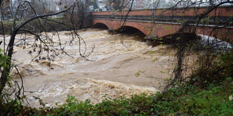 Fiume cresciuto di 4 metri in 6 giorni e per ora sotto controllo