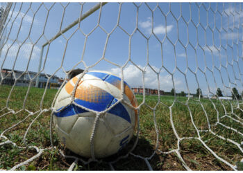 Durante partita di calcio nel Ravennate. Tecnico in ospedale