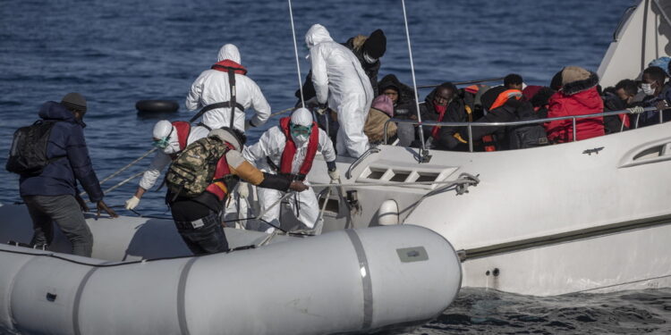 Salvate quattro persone dopo naufragio sui Dardanelli