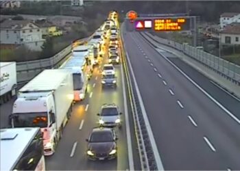 A causa del traffico intenso per il rientro domenicale