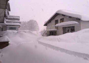 Reti interrotte dal maltempo in vallate alpine